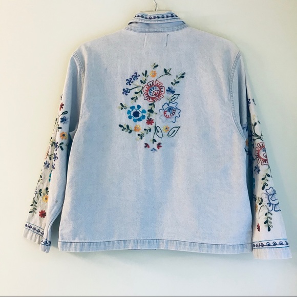 Vintage Floral Embroidered Light Wash Jean Jacket - Picture 7 of 8